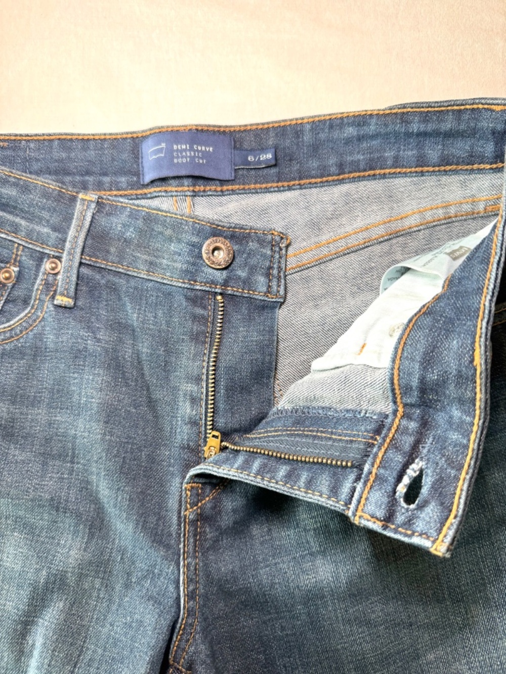 Levis San Francisco Jeans Women's 6 Dark Wash Demi Curve Boot Cut 31" Inseam - Picture 2 of 6